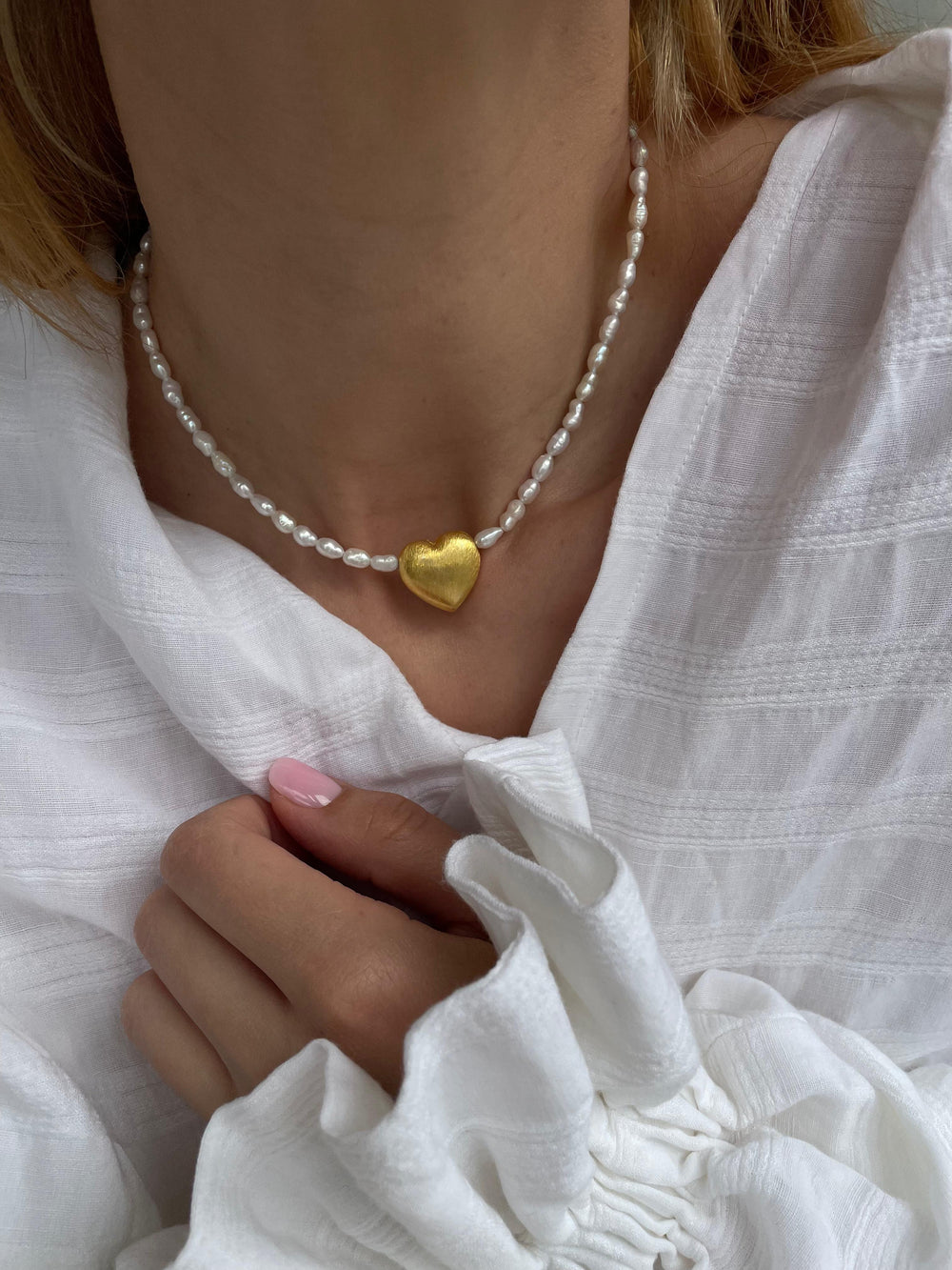 Srebrny pozłacany choker z sercem i perłami