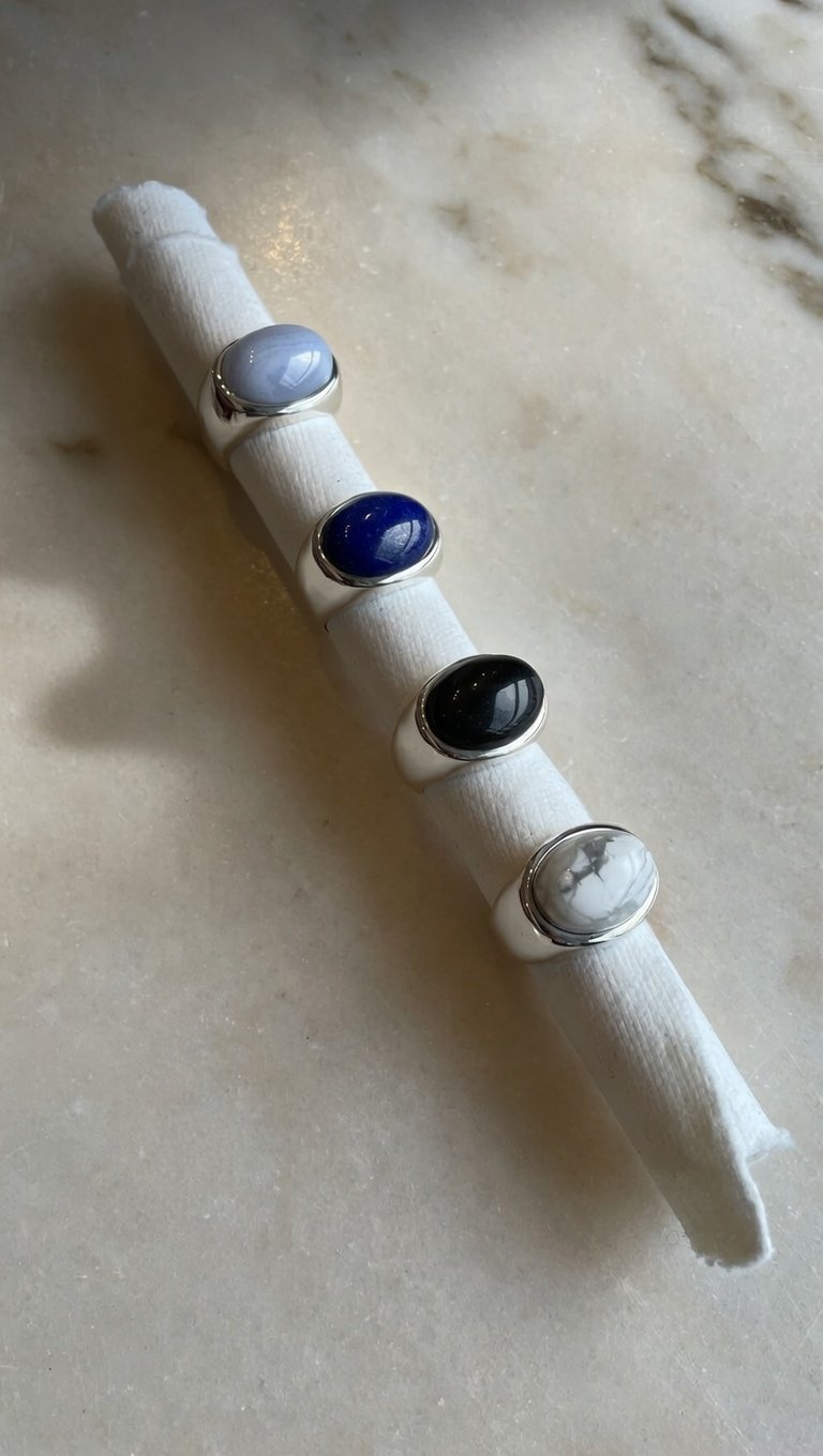 Srebrny sygnet z chalcedonem